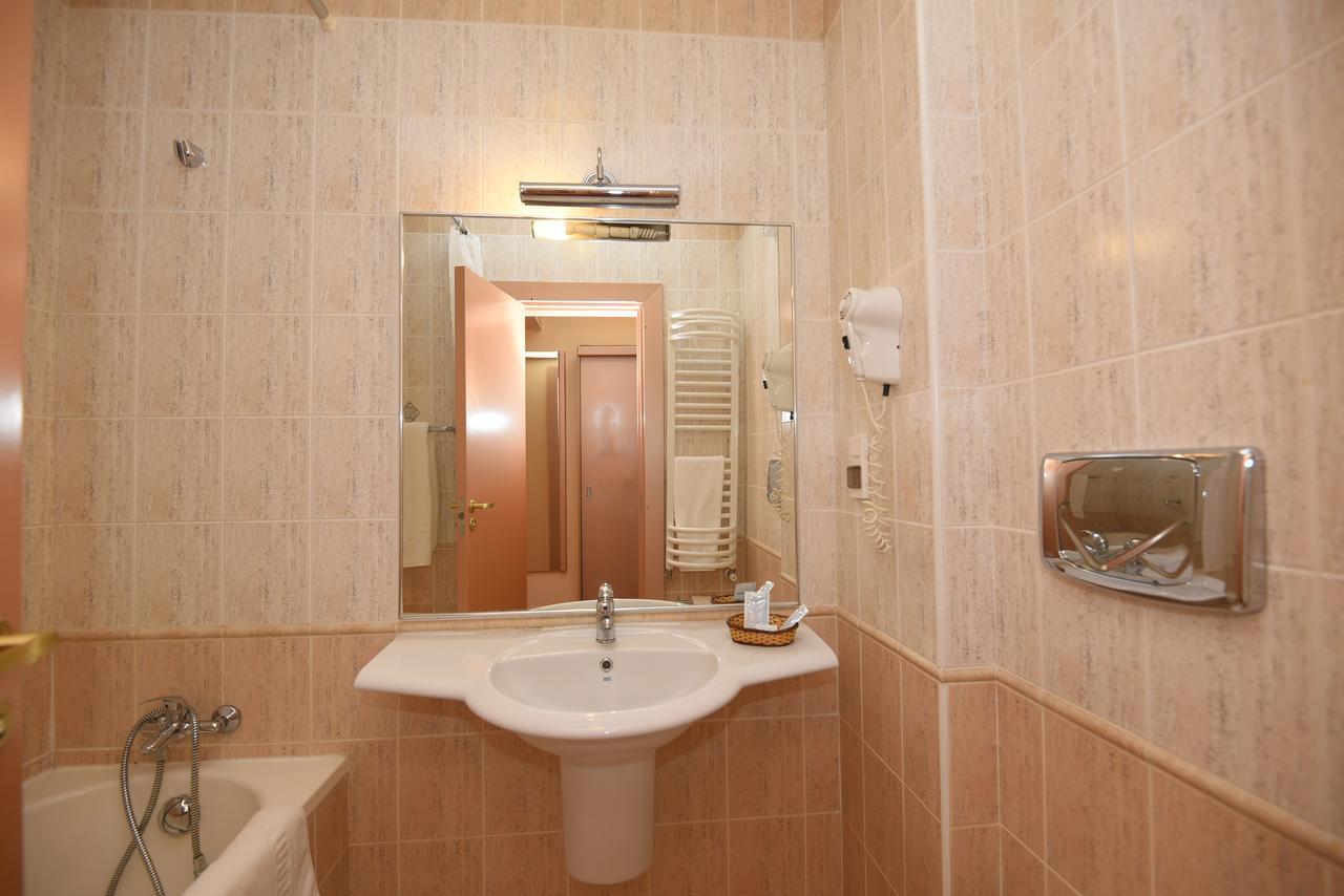 Hotel Belvedere Брэила Экстерьер фото