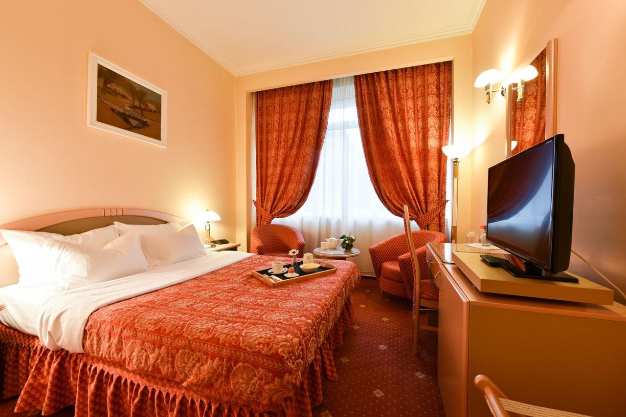 Hotel Belvedere Брэила Экстерьер фото